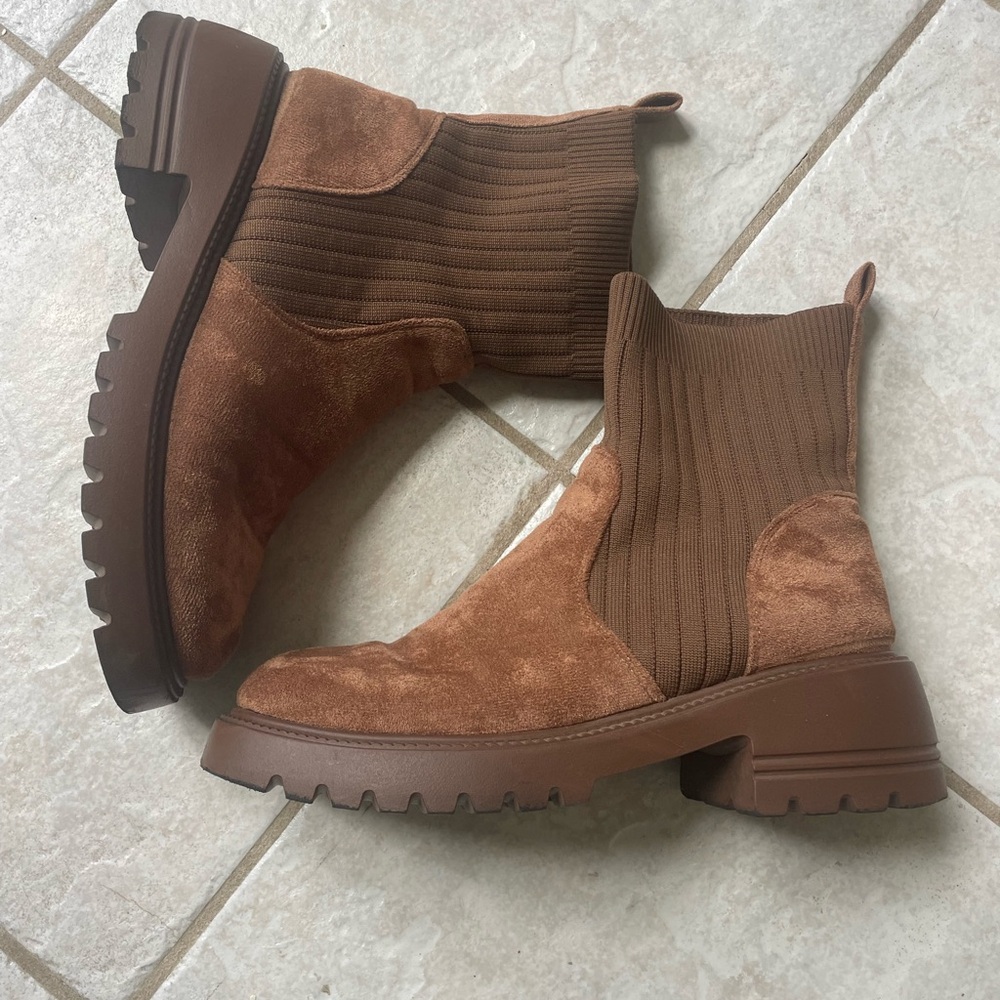 Brown Suede Ankle Boots with Elastic Panels and Chunky Sole